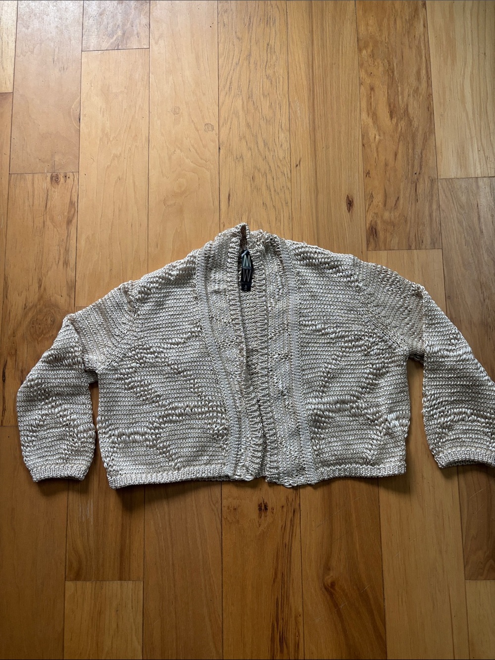 Marla Wynne champagne cropped Cardigan size small.